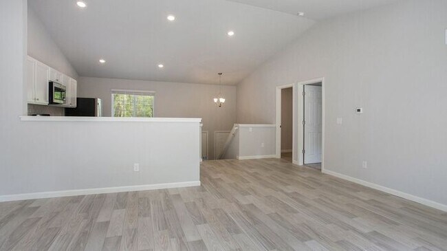 Building Photo - 111 MacKenzie St