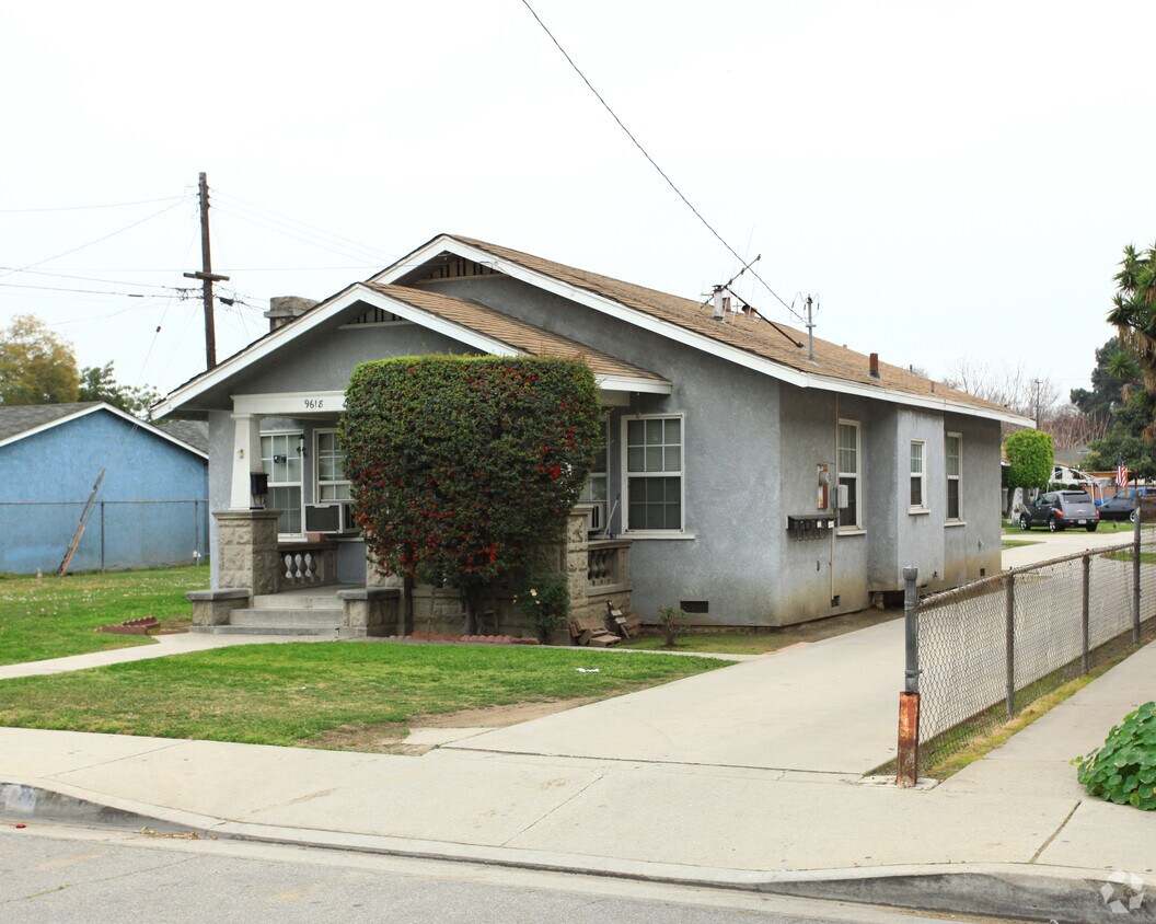 Primary Photo - 9614-9618 Park St