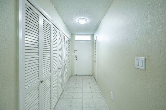 Building Photo - Beautiful 2bed/2bath Condo For Rent at Win...
