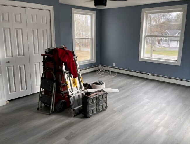 Foto del edificio - Plaistow Remodeled Victorian 3 Bedroom Apa...