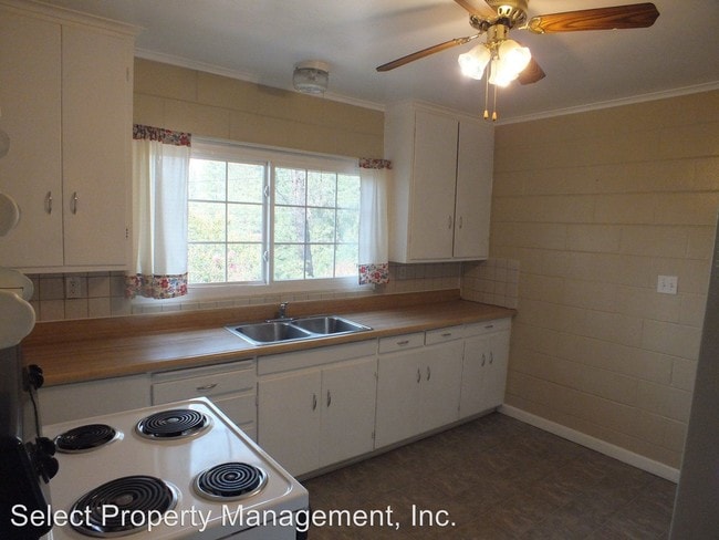 Building Photo - 1001 Pardi Way