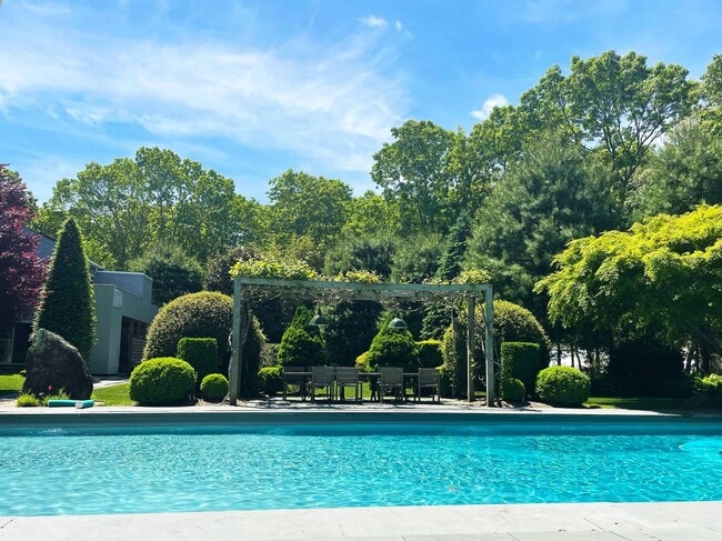 Building Photo - 138 Merchants Path