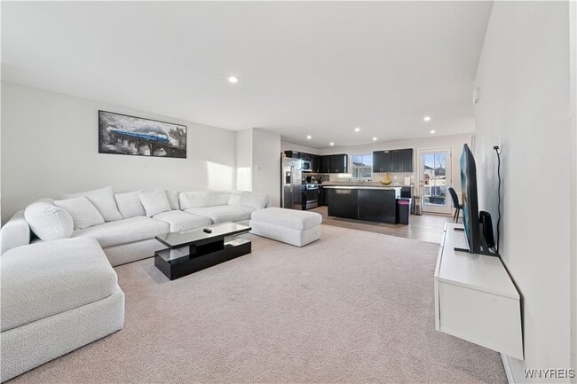 Building Photo - 32 Florence Ln