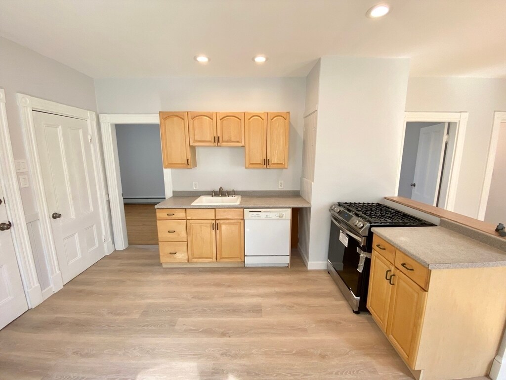 Primary Photo - 108 Beacon St