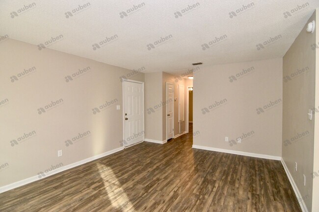 Building Photo - $850 - 2 bed/1 bath Apartment in North Aug...