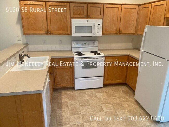 Building Photo - Two-Level Home in the Brentwood-Darlington...
