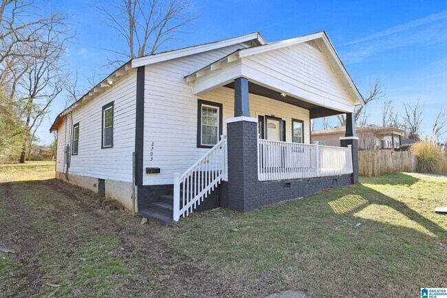 Foto del edificio - 2703 Dawson Ave SW