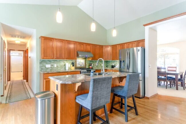 Building Photo - 660 S Majestic View Dr