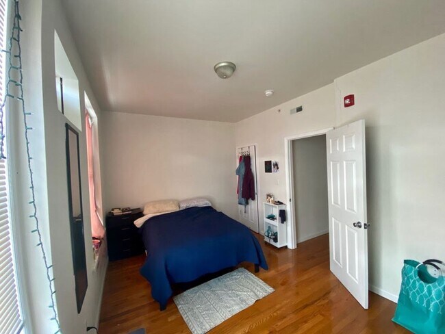 Foto del edificio - 3617 Spring Garden St