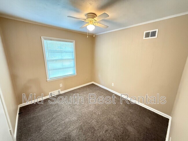Building Photo - 3723 Alma Dr