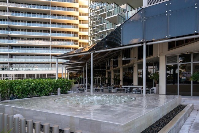 Foto del edificio - 9701 Collins Ave