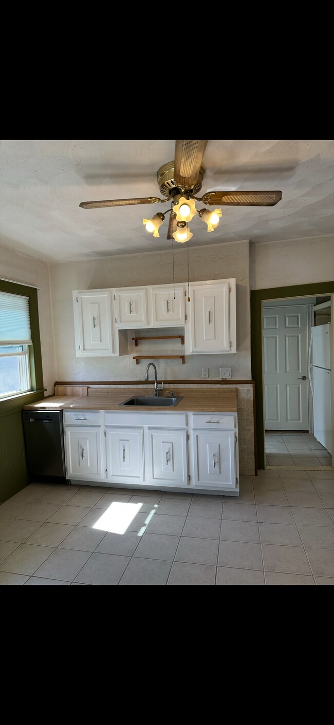 Kitchen - 55 Victoria St