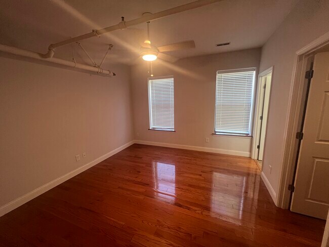 Main bedroom - 303 Union Blvd
