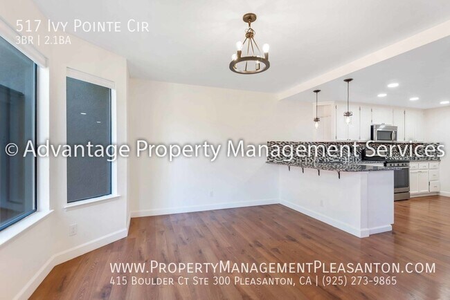 Building Photo - 3 bed / 2.5 bath 1,532 sq ft Townhome in G...