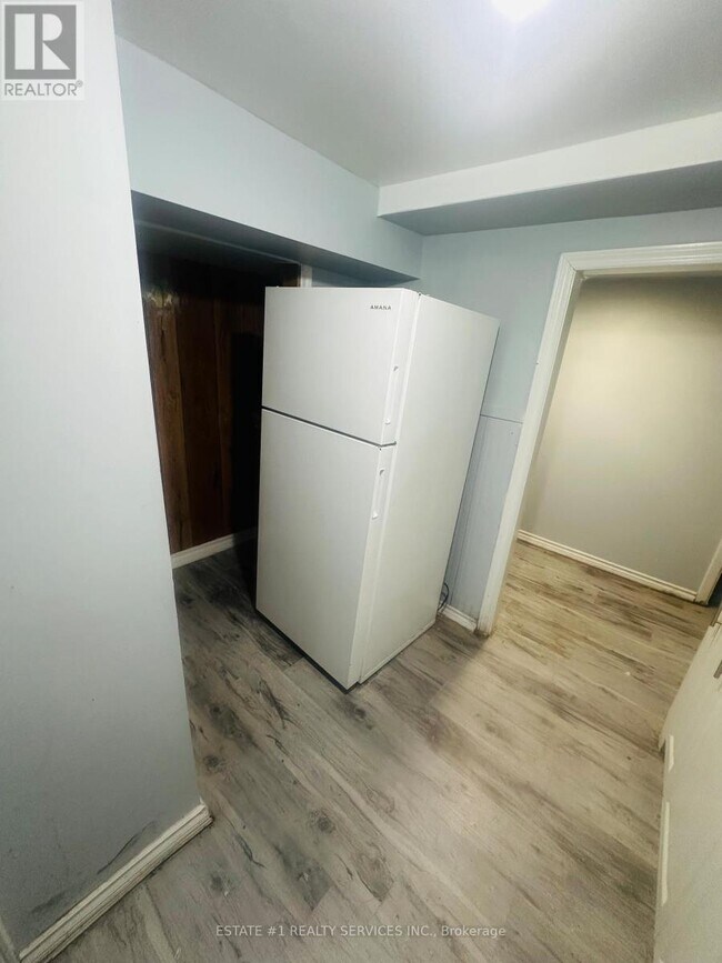 Photo du bâtiment - 176 Kenneth Ave