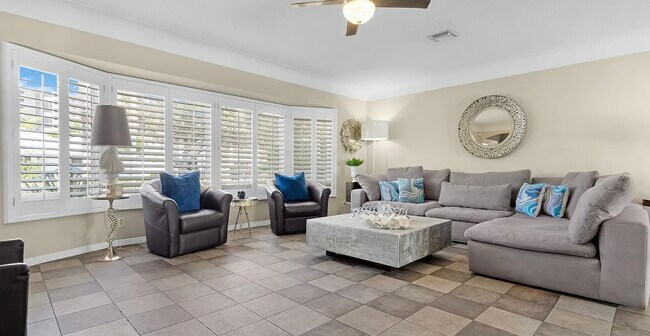 Foto del edificio - 4946 Glenn Pine Ln