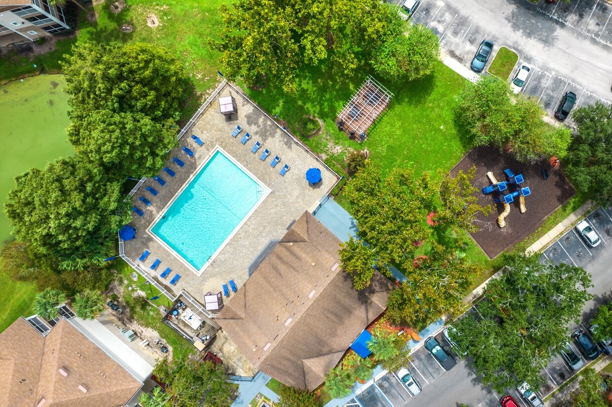 Village Lakes Apartments in Orlando, FL