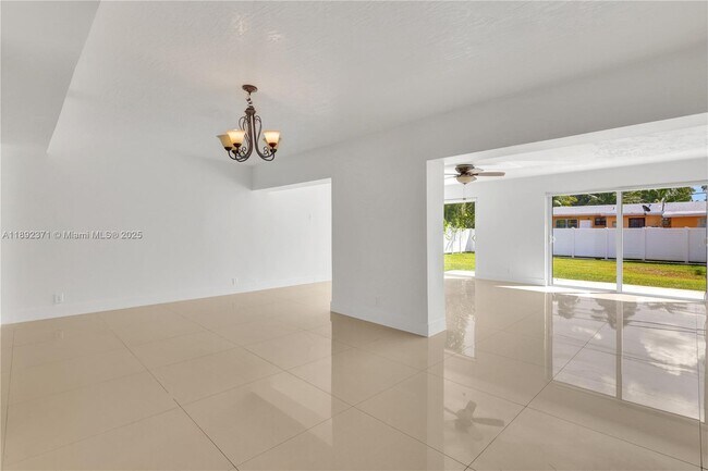 Foto del edificio - 1468 NE 118th St