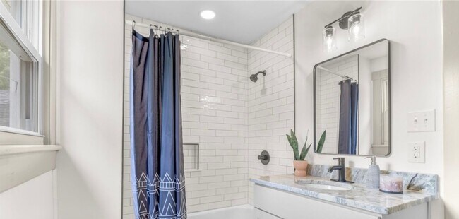 Foto del edificio - 1006 Mayfield Ave