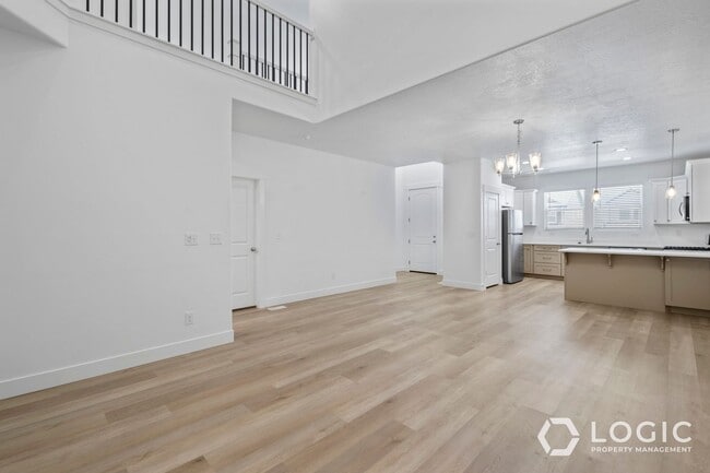 Foto del edificio - Beautiful Townhome in Wonderful Location!