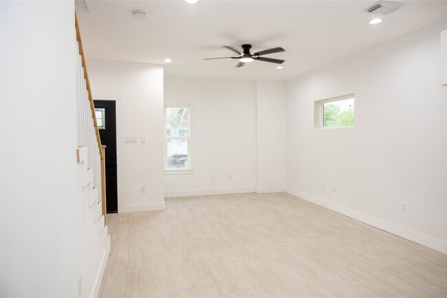 Foto del edificio - 8210 Knox St