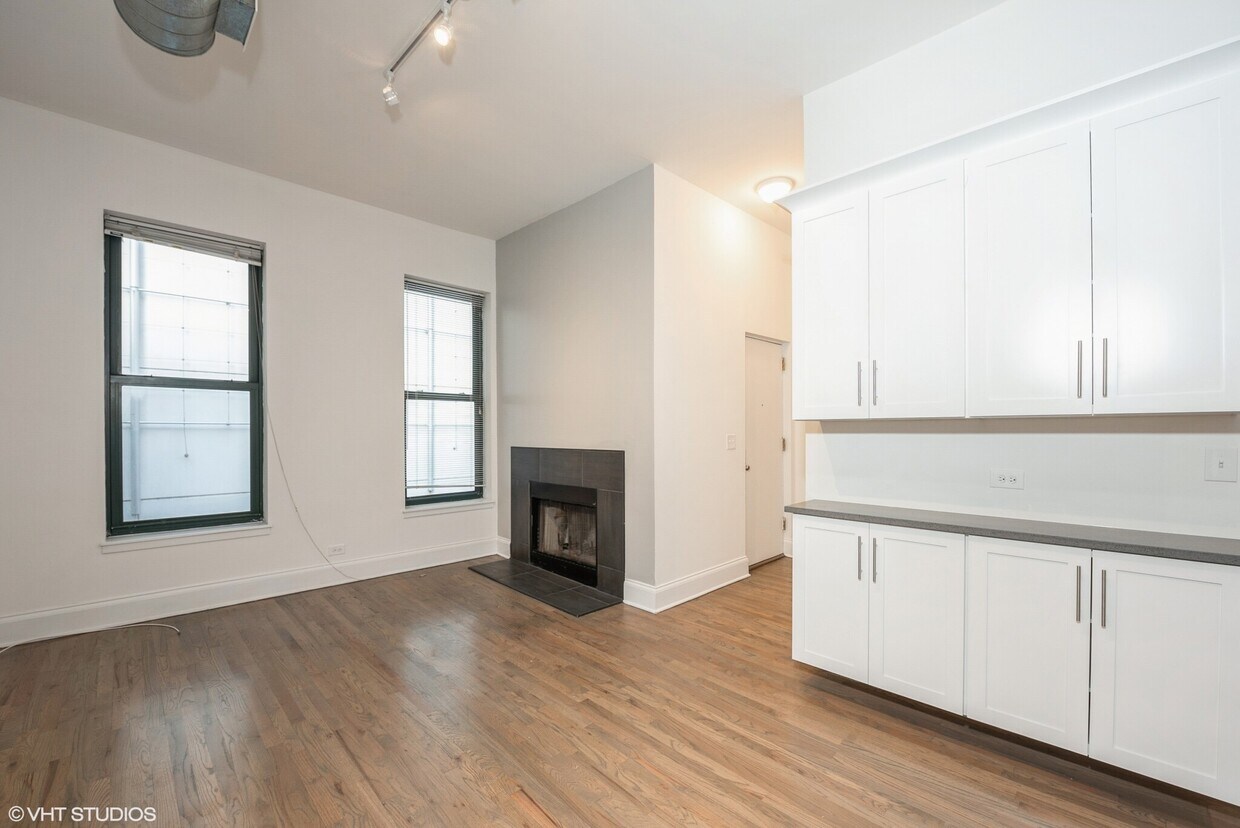 Primary Photo - 805 N Wabash Ave