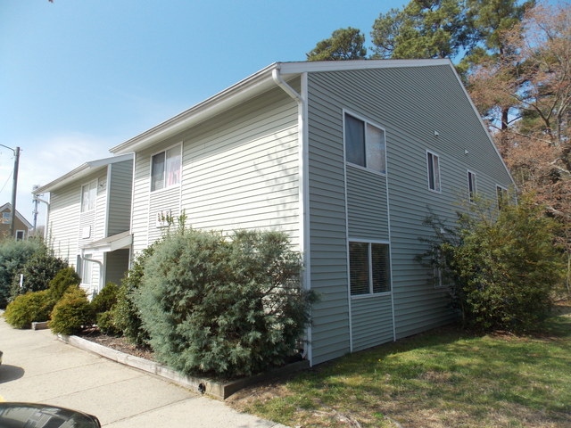 Small Complex with only 8 units. - 1806 Chapel Hill Rd