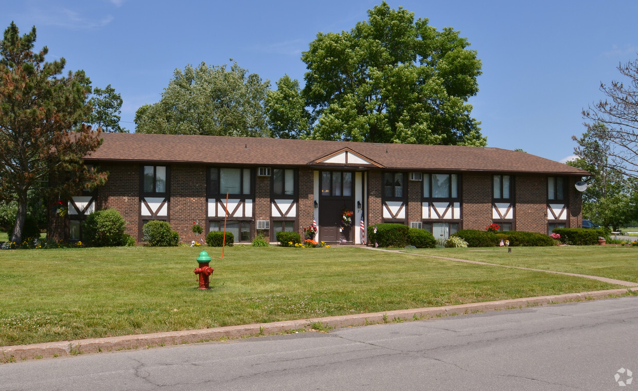 Foto principal - Tudor Heights Apartments