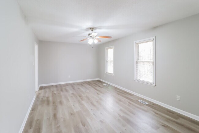 Building Photo - 3449 Pinehurst Rd