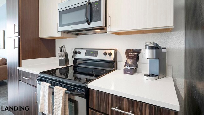 Foto del edificio - 9301 Summit Centre Way