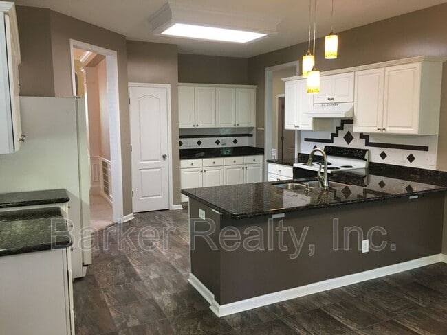 Building Photo - 2312 Colony Woods Dr