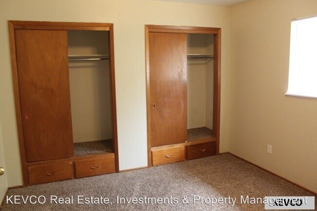 Foto del edificio - 2424-2426 Clearview Ave