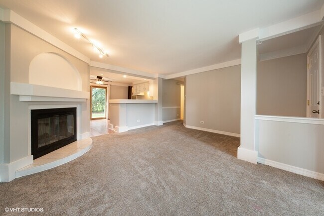 Building Photo - 631 Duxbury Ln