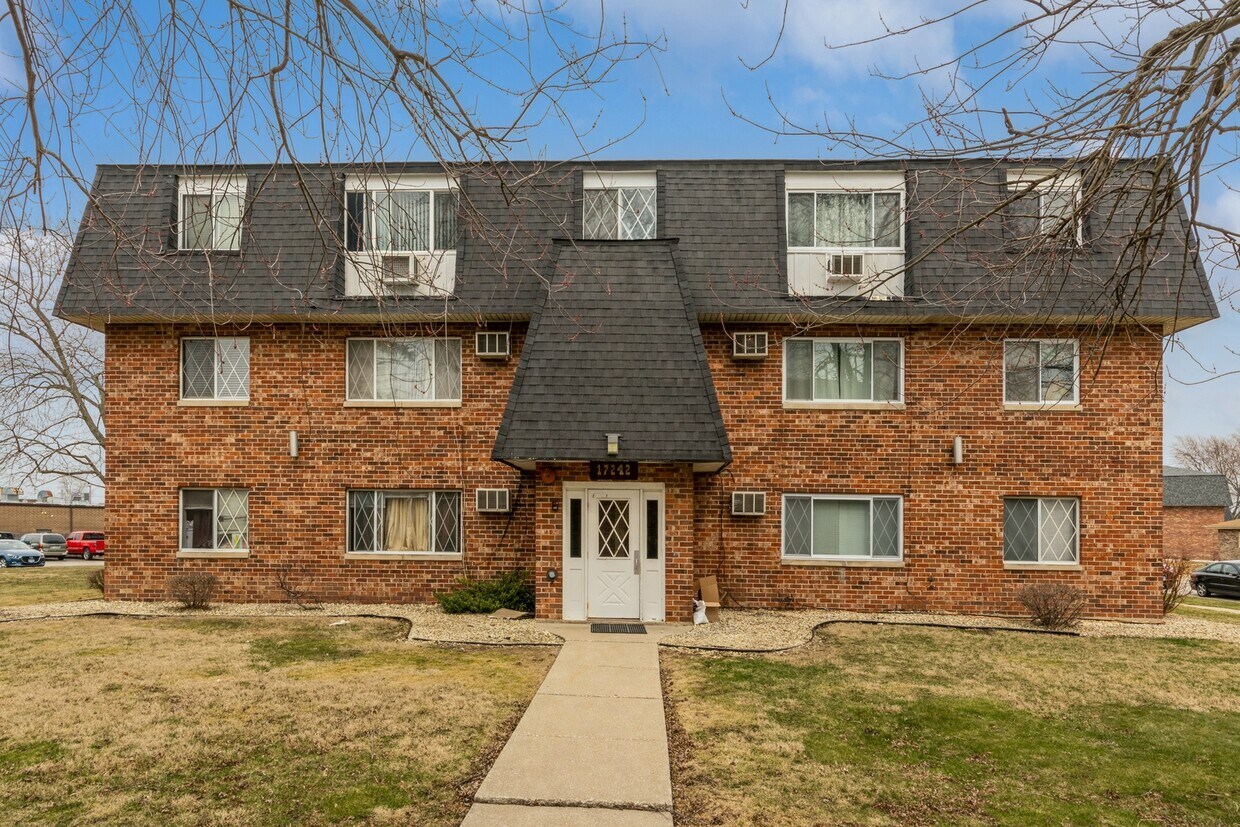 17242 71st Ct Unit 9, Tinley Park, IL 60477 Condo for Rent in Tinley
