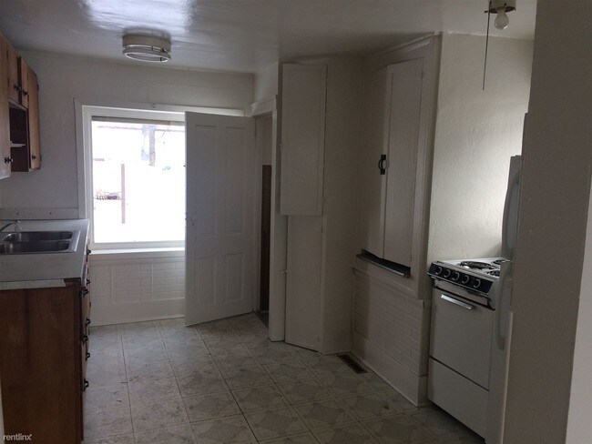 Foto del edificio - 2 br, 1 bath House - 420 7th Ave NW