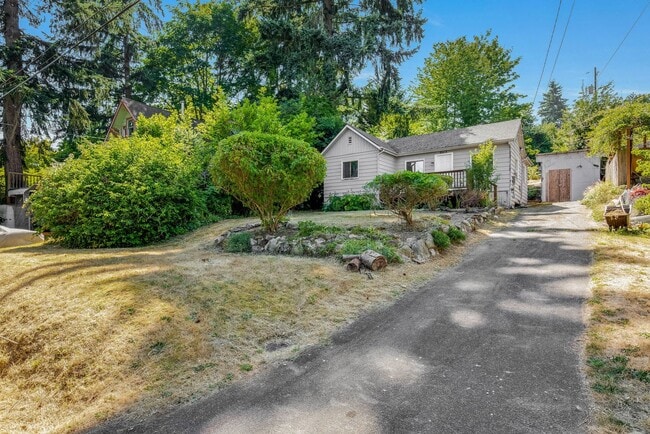 Photo - Charming 1 BD 1 BA cottage nestled on a be... House