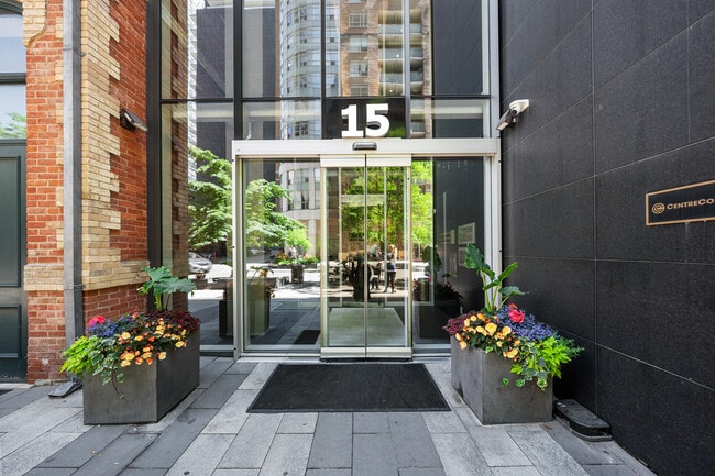 Building Photo - 15 Grenville St