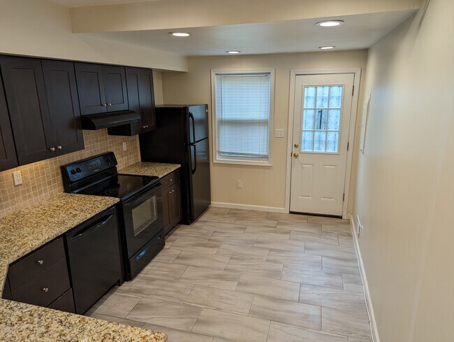 Building Photo - 650 Melvin Dr