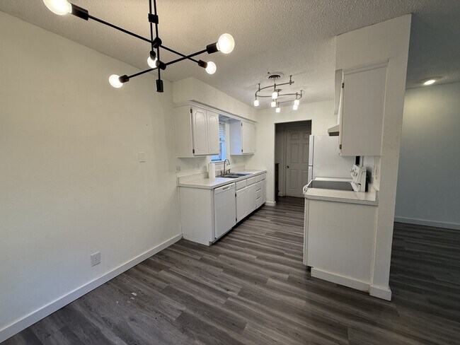 Foto del edificio - 3311 E 3rd Ave