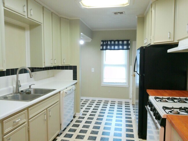 Foto del edificio - 3425 Monterrey St