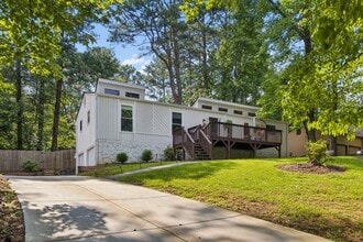 Building Photo - 2506 Kingsley Dr NE