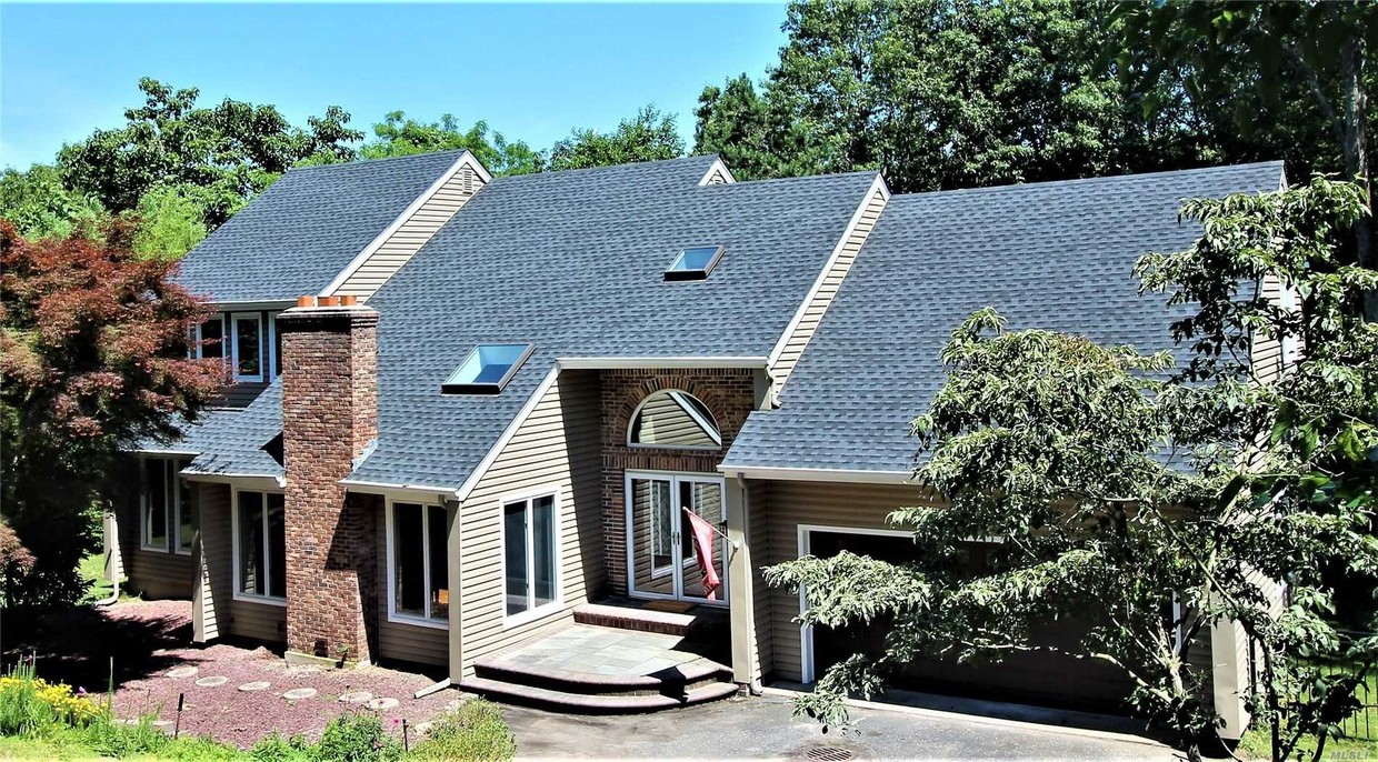 Primary Photo - 20 Shady Tree Ln