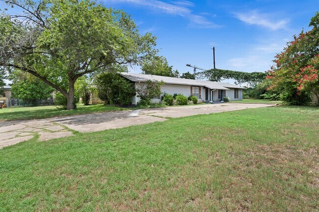 Foto del edificio - 2712 St Edwards Cir