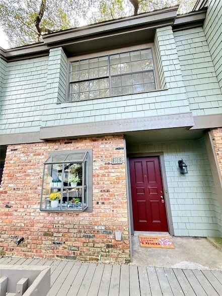 Building Photo - 7122 Wood Hollow Dr