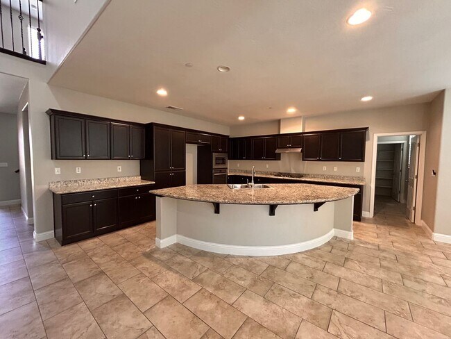 Building Photo - Gorgeous home for rent in Visalia