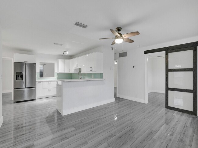 Foto del edificio - 601 NE 59th Ct