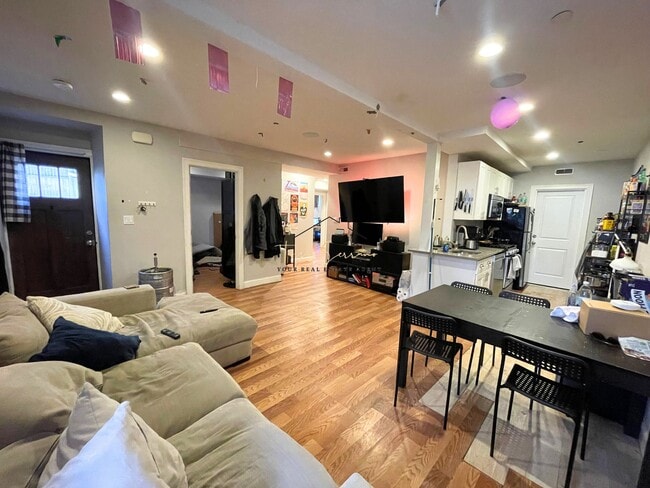 Foto del edificio - 723 Parker St