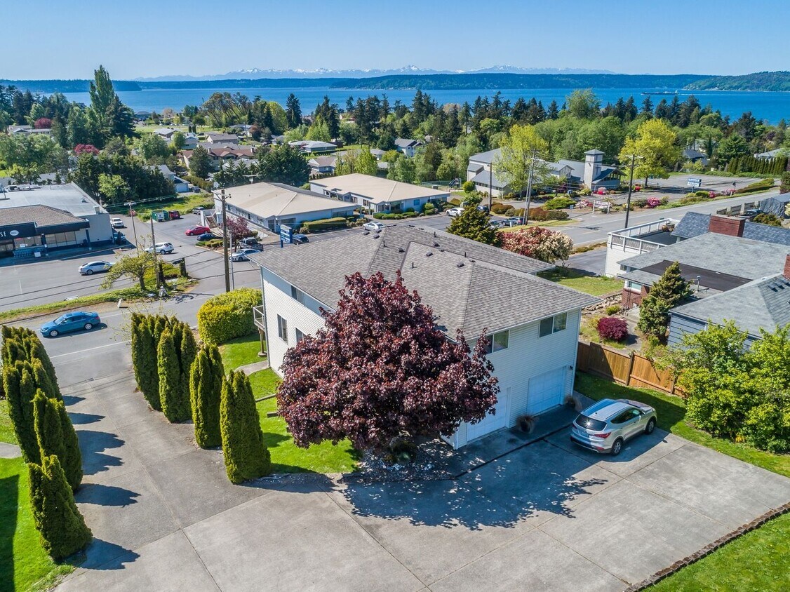 Foto principal - Wonderful Townhome in Browns Point with VIEWS!