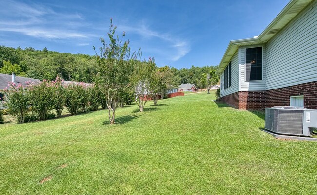 Foto del edificio - 2706 Martha Brooks Ln
