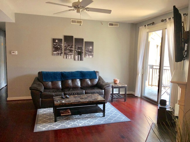living room - 718 W Trade St